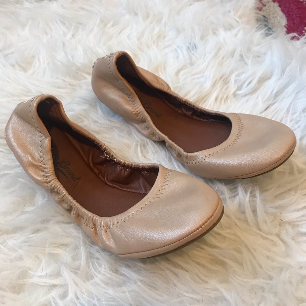 Lucky Brand Essie Flats nude brown size 7